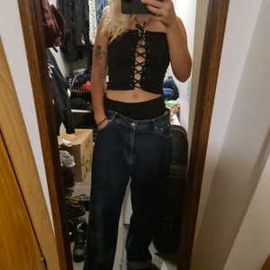 Svart snörad topp - Relativt ny