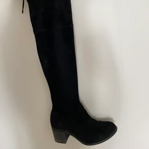 Overknee boots - Overknee stövlar i mocka material. Storlek 38 