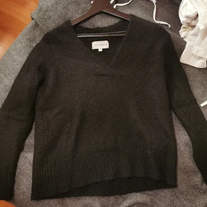 Stickad tröja - Svart stickad tröja i storlek s, 70 kr plus frakt