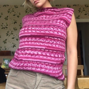 Så snygg väst! - Så snygg stickad väst/topp i riktig vintage-anda! Köpt av @tuwa här på plick❤️ Superfint skick!