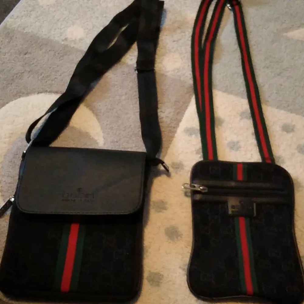 Säljer dessa Gucci väskor som min man endast använd ett par gånger. Säljer dom tillsammans för 500 kr. Väskor.