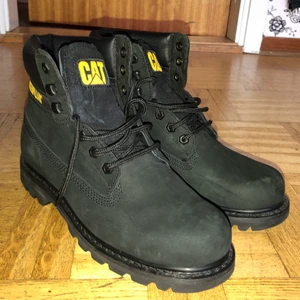 Caterpillar boots - Caterpillar boots, använda 2 gånger. Säljer då de är lite för små för mig. Nypris 1399kr, kom med bud. 