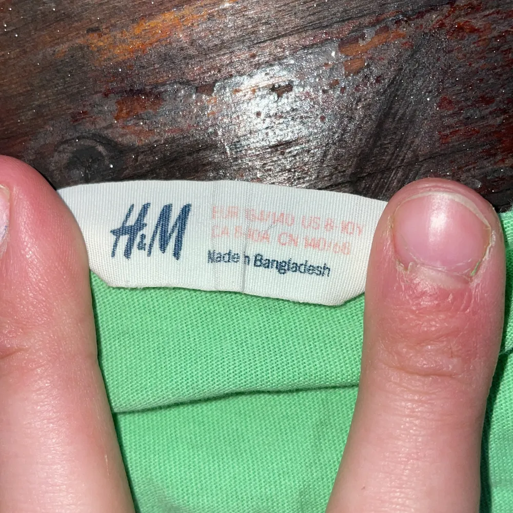 Ett jätte gullig ljusgrönt linne från H&M. Aldrig använd men är i bra skick👍🏻. Toppar.