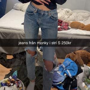 Superfina jeans i strl S. Säljer pga för stora för mig. 250kr 
