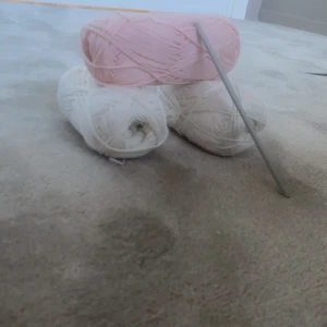 Virknings garn med virknål  - Nyköpt garn aldrig användt det samma med virknålen