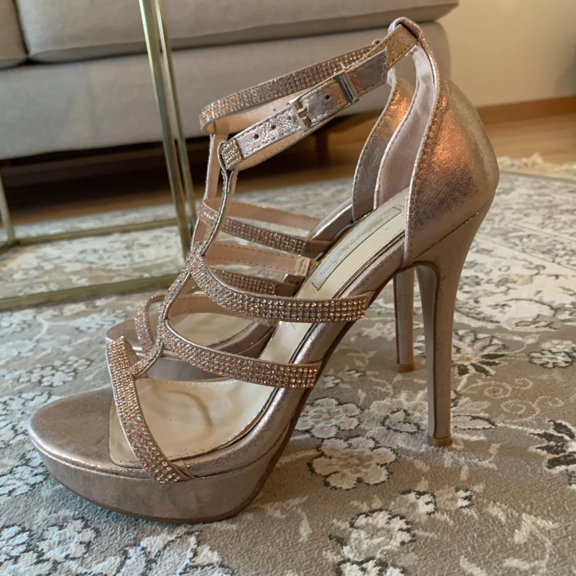 Högklackade skor - 91