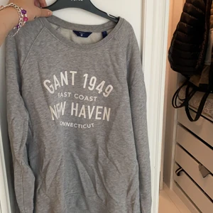Gant långärmad - Säljer denna gråa tröja som är använd få gånger. Den är i storlek S