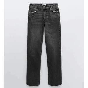 Skitsnygga raka gråa jeans från Zara i strl 40. Säljer då de inte kommit till användning. Köpta för 400, startbud på 200kr💗 kan mötas upp!!