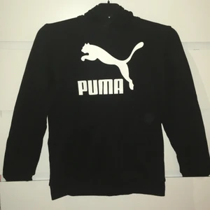 Puma tjocktröja/hoodie - St 164, fint skick, ej mycket använd. Köparen står för frakten👍🏻