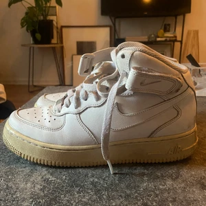Nike airforce  - Nike air force 1. De har några år på nacken, men i väldigt bra skick. 
