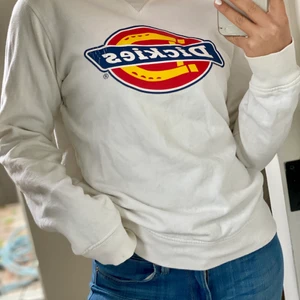 Dickies sweatshirt XS  - Snygg sweatshirt från Dickies, passar S/liten M likväl som XS 100% bomull använd sporadiskt, väldigt fräsch