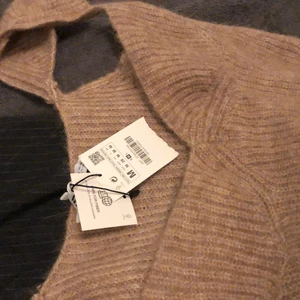 Topp - Topp från zara som var alldeles för stor och som jag glömt lämna tillbaka. 