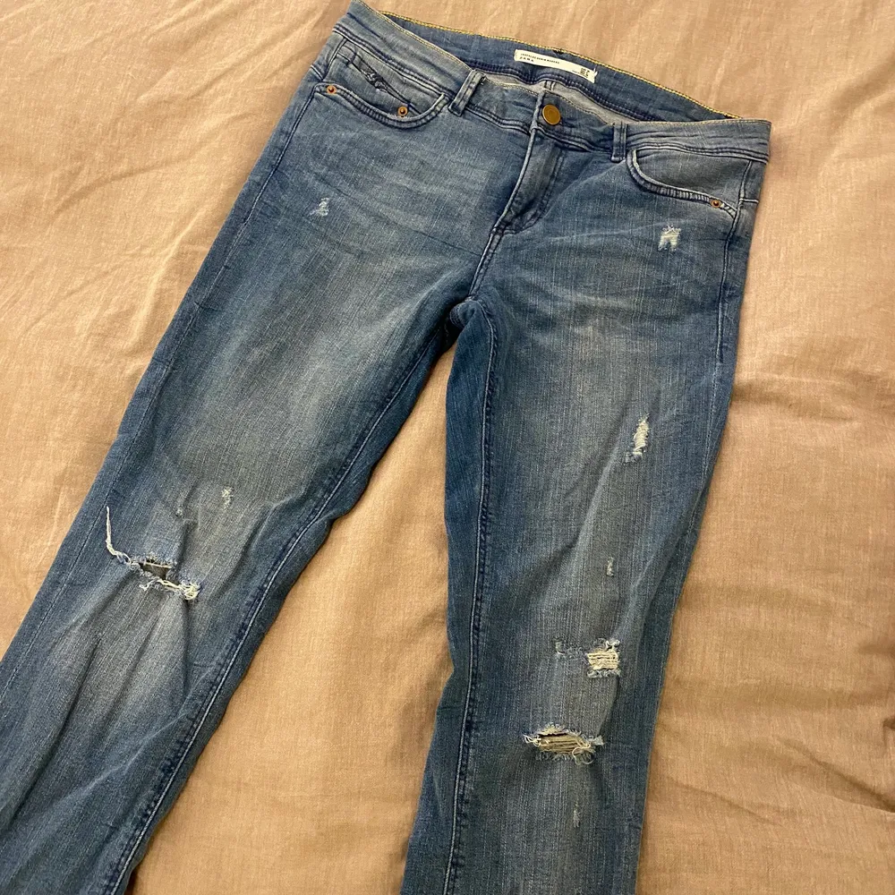 Ett par coola jeans från Zara, vääldigt strechiga! Storlek 38 💘. Jeans & Byxor.