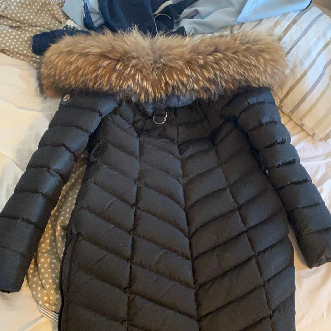 Hollies jacka med päls, svart färg. Storlek 32 - 90