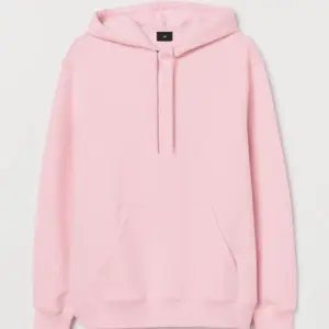 Super mysig rosa hoodie i killstorlek S. Har två super små fläckar (2&3 bild) men syns ej vid användning, går säkert bort med en tvätt. Frakten betalar köparen för 🥰