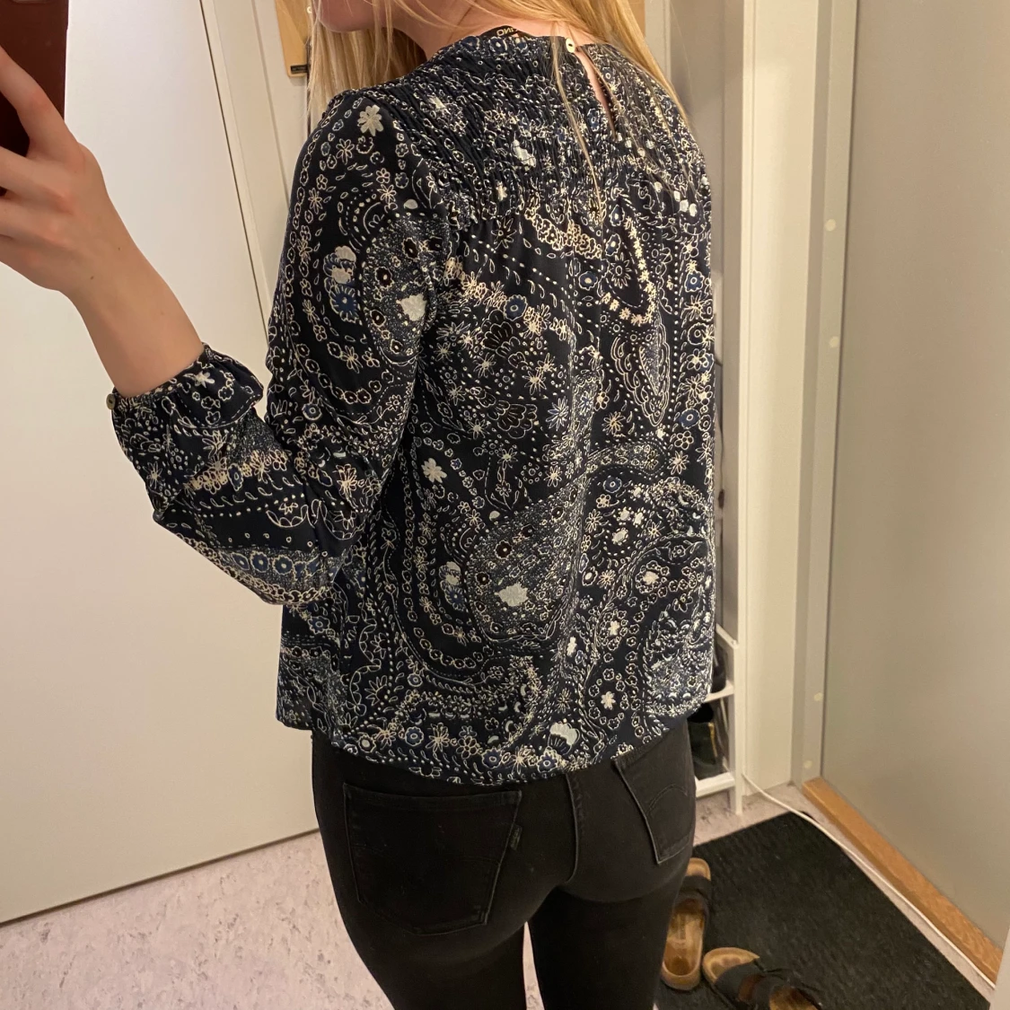 Paysleymönstrad blus - 90