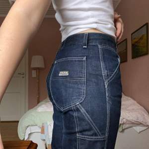 Säljer mina älskade peak jeans pga att de sitter lite tightare än jag önskar. Helt perfekt skikt, känns helt oanvända. 😊😊  