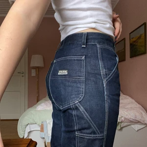 Peak performance jeans strl S - Säljer mina älskade peak jeans pga att de sitter lite tightare än jag önskar. Helt perfekt skikt, känns helt oanvända. 😊😊  