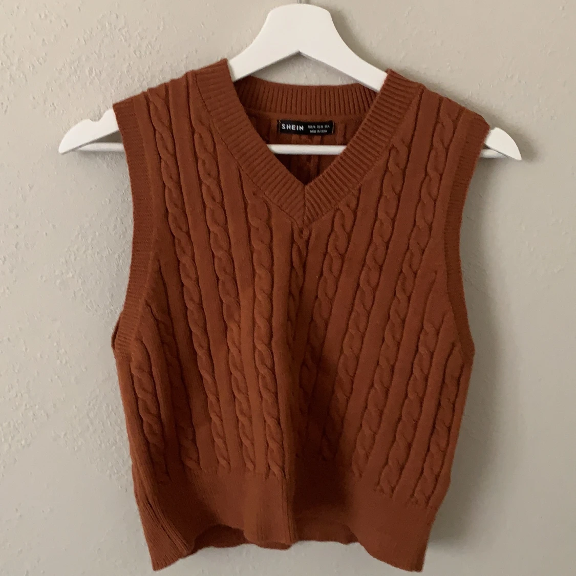 Brun stickad/virkad väst - 91