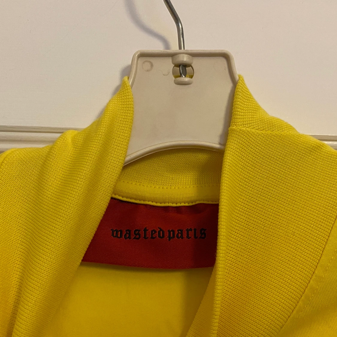 Knallgul kroppsnära tröja - 91