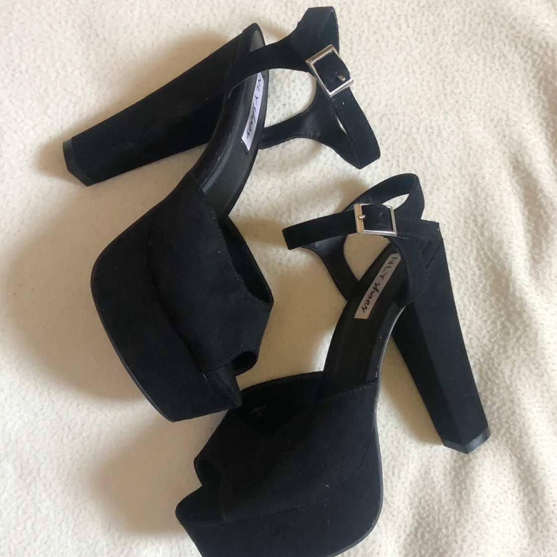 Plattåklackar i stl. 38 NYA!