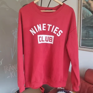 Nineties club - Underbar skön oversize tröja storlek l. 49 kr. 66 kr frakt. Samfraktar 📦💕