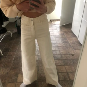 Vita jeans! - Sjukt trendiga jeans från H&M, helt slutsålda!!! 