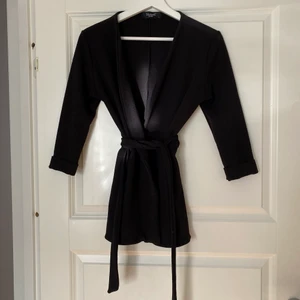 Svart blazer  - Fin blazer från sisters point som är helt oanvänd! Köpt på Nelly och är i storlek xs. Köparen står för frakten🌸
