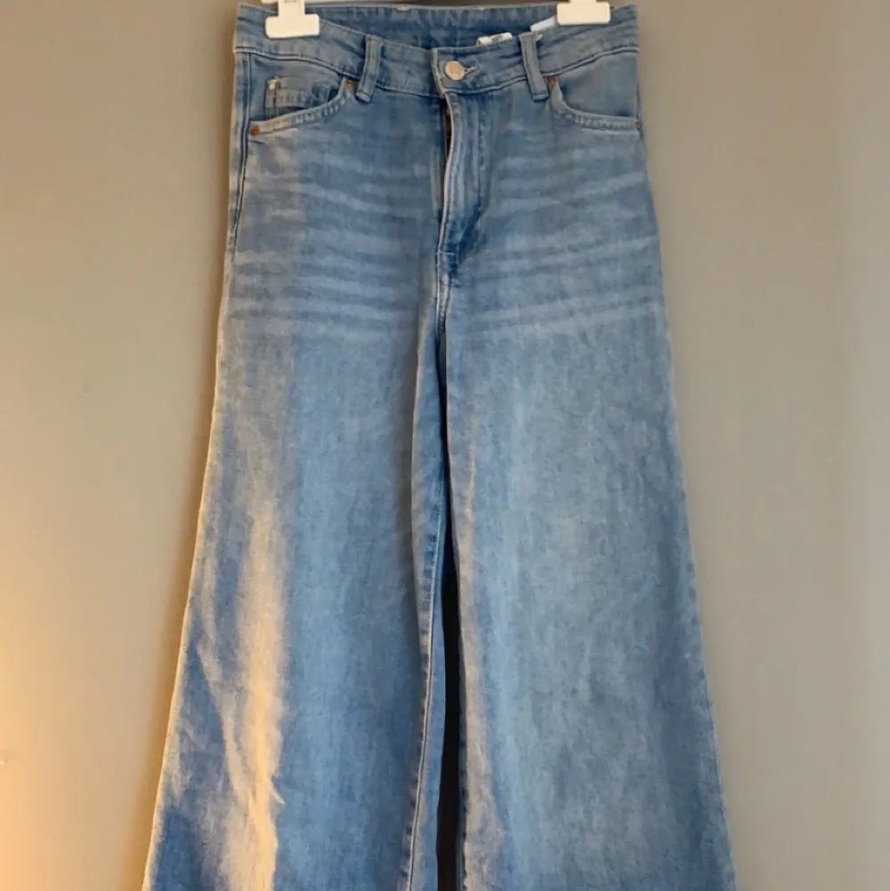 Vida jeans från hm som är använda ett fåtal gånger, stl 32. Jeans & Byxor.