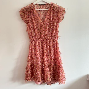 Zara klänning - Jättefin klänning från zara. Snyggt till boots nu i höst. Xs. Finns ej att köpa längre. Frakt tillkommer 