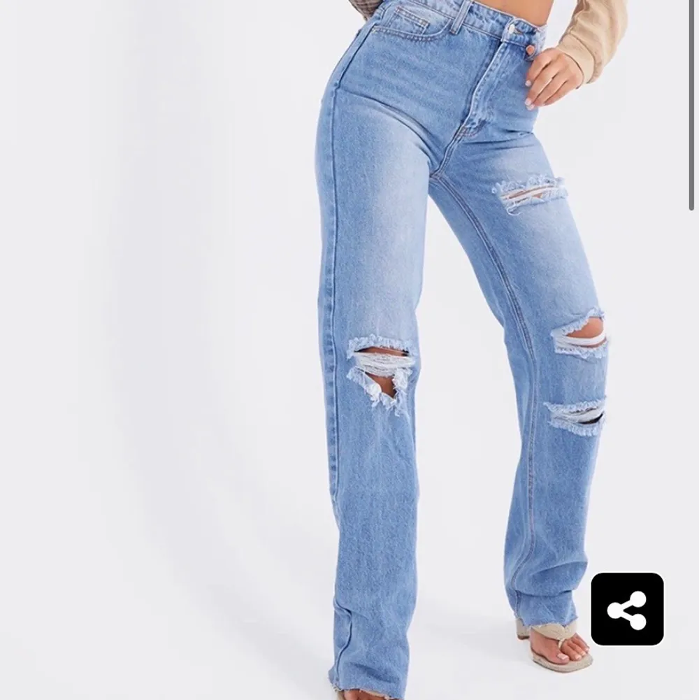 Säljer mina jeans från Prettylittlething som aldrig kommit till användning och är nu för små. Frakten är 66kr och priset går att diskutera.. Jeans & Byxor.