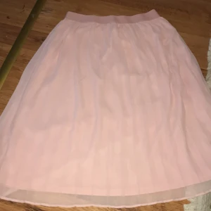 Kjol - En söt rosa kjol i storlek s/m