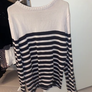 Randig tröja❌❌ - Super fin och väldigt trendigt just nu, köparen står för frakten⚡️⚡️