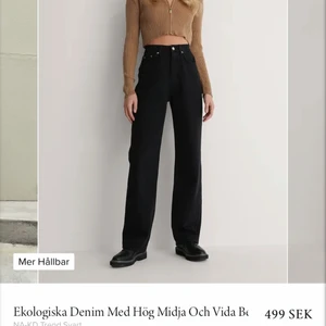 NA-KD jeans  - Fina Nakd jeans som tyvärr är för stora för mig. De är i storlek 38 och är i bra skick. Färgen är lite urtvättad men annars är de inga andra defekter. Säljer för 250kr + frakt.