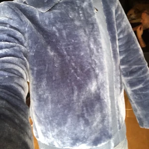 Mysig jacka från IVYREVEL - Varm jacka från IVYREVEL. Ljusblå. Storlek S/M