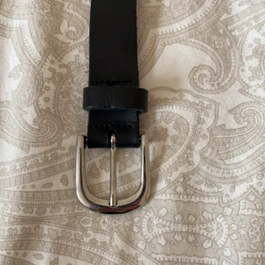 Skärp i strl s  - Köpte detta skärp på hm för ca 6 månader sedan och använt två gånger men inte mer.