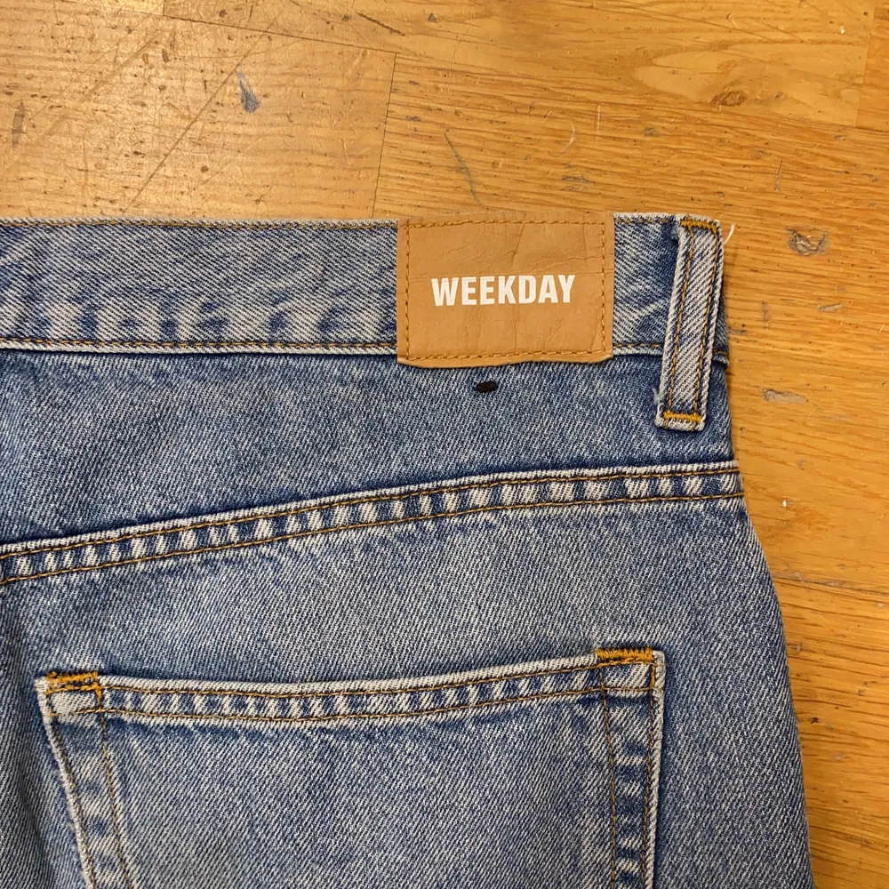 Blåa Weekday Vacant jeans. Storlek: W31 L30 Skick: Knappt använda. Pris: 400kr. Jeans & Byxor.