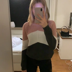 Stickad tröja från .objekt.  - Stickad tröja från .objekt. Storlek XS. 50% akryl 50% bomull. 