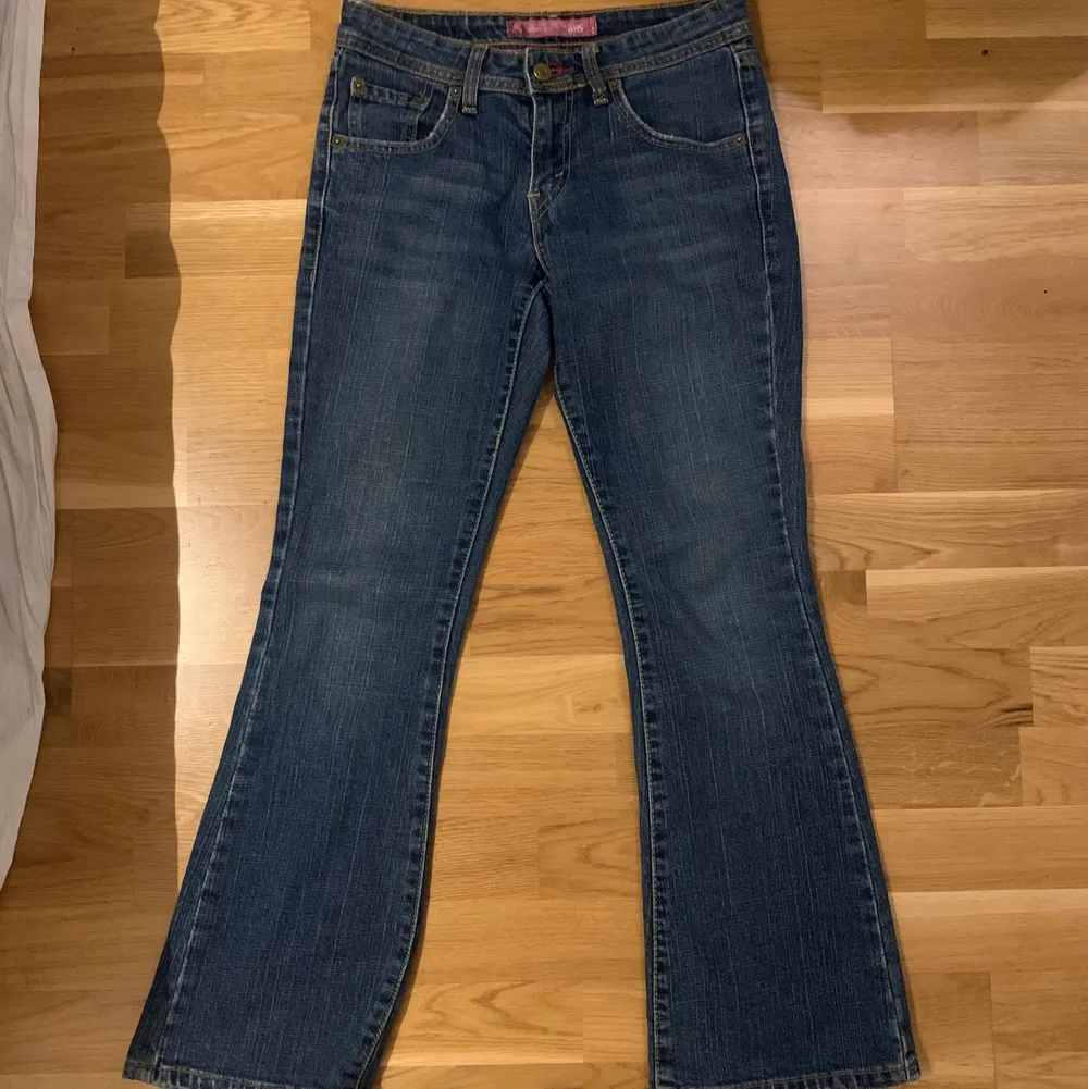 Vintage bootcut lågmidjade Levis jeans. Jeans & Byxor.