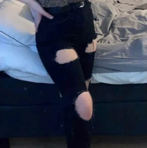 Jeans Gina Tricot - Säljer mina Jeans ifrån Gina som inte längre finns kvar,  har använt typ 4 gånger eller något sånt, dom är i bra skick och dom är i storlek 38