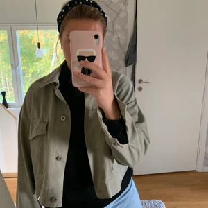 Militärgrön jacka - Så trendig militärgrön jeans jacka köpt på zara för några år sedan❤️‍🔥
