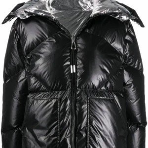 Sandro jacka - Söker denna jacka från sandro, hör av er om ni säljer💘betalar bra!