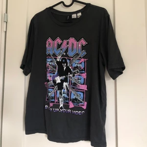 ACDC tröja - Säljer denna ACDC tshirt som aldrig är använd