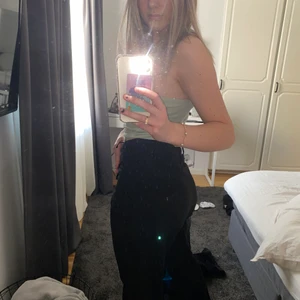 Lågmidjade kostymbyxor - Ett par lågmidhade byxor, väldigt långa i benen, köp direkt för 100 + frakt