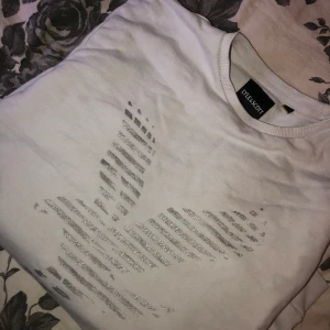 Lyle & Scott Tröja - Säljer en tjocktröja från märket lyle&scott, storlek S. Inga fläckar eller dylikt. 