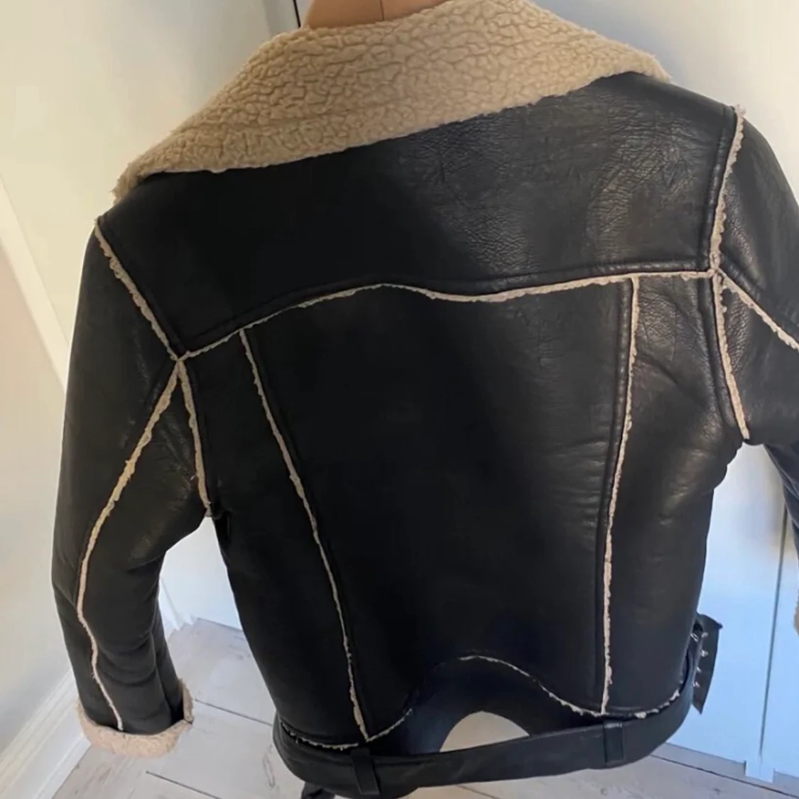 Skinn/biker jacka med Teddy i - 91