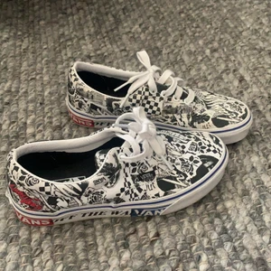 Vans skor - Säljer ett par skit coola vans skor, nästan helt oanvända och därför i ett väldigt bra skick💞 storlek 37