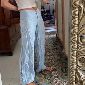Blåa linne - Blåa linnebyxor köpta second hand och passar mig bra i längden som är 164cm
