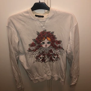 Långärmad Dsquared2 Tröja (strl S/M) - Välanvänd Dsquared2 tröja, men fortfarande fin! Storlek S/M.