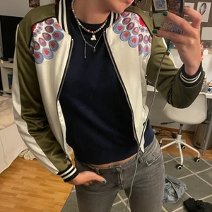 Bomberjacka!! - Snygga jacka från Maje!! Köp här på plick så vet ej nypris, men jag säljer för 300!